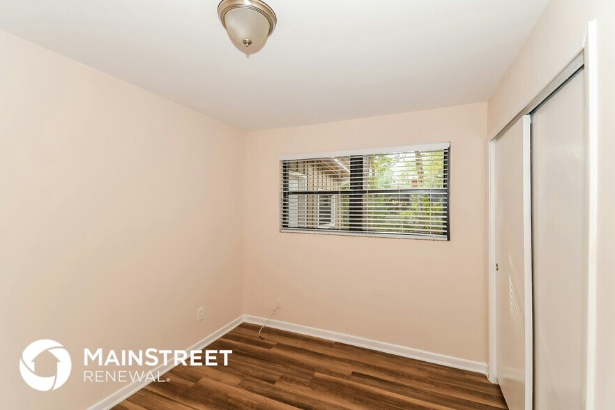 Building Photo - 1044 Legay Ave