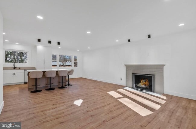 Building Photo - 6810 Weaver Ave