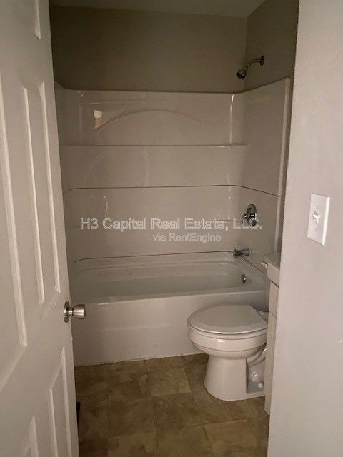 Building Photo - 3214 Kilarney Dr