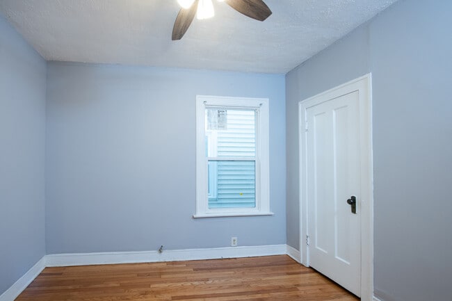 Building Photo - 727 W 117th St