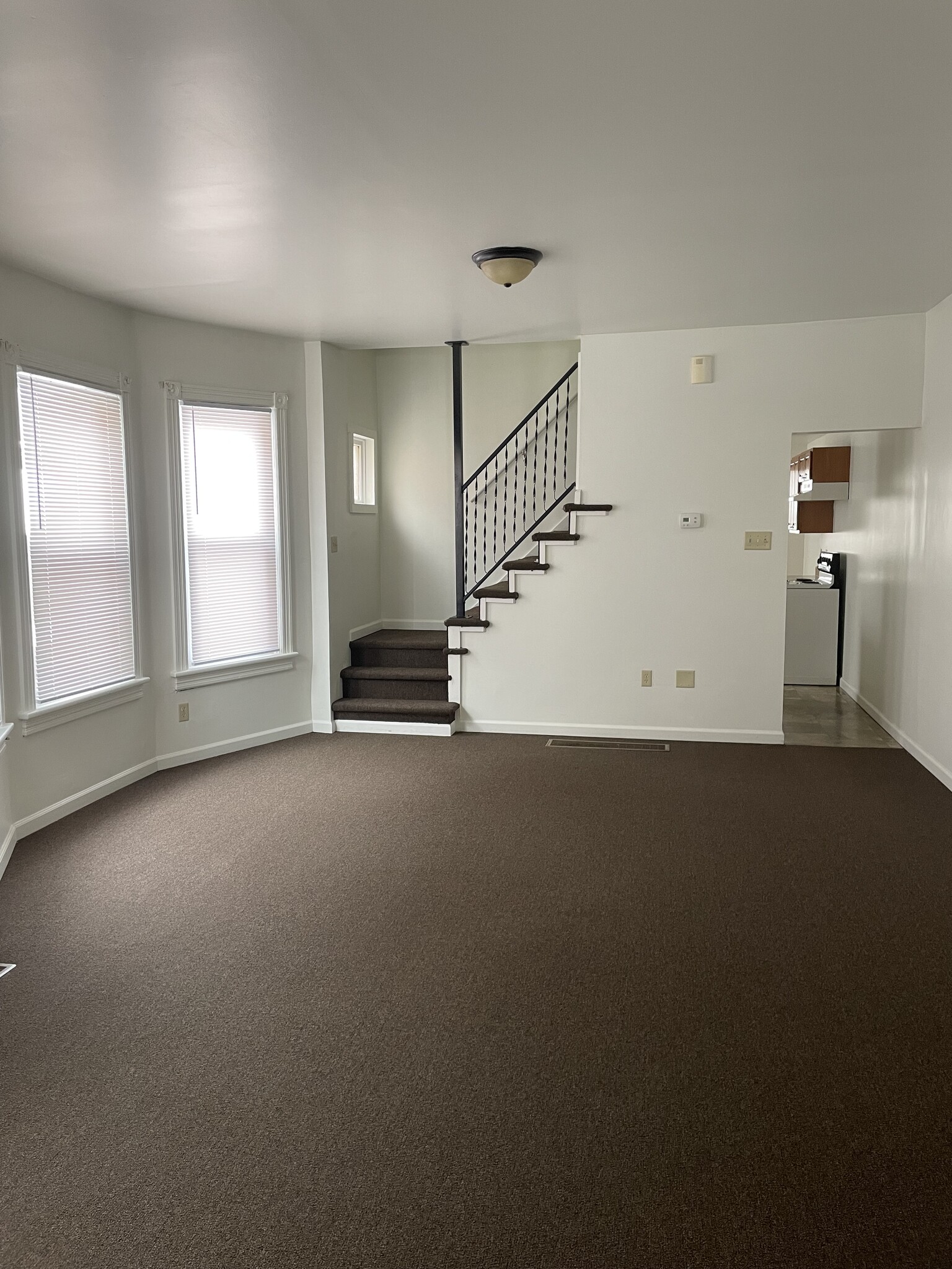 Building Photo - 850 Park Ave