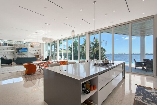 Building Photo - Luxurious Bay Front Home