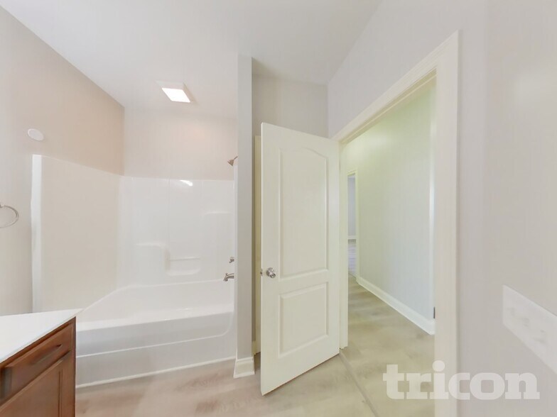 Building Photo - 839 S Westland Ave