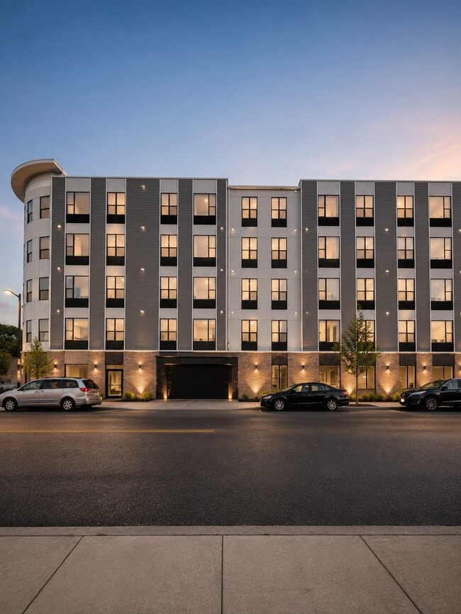 Building Photo - 175 W 7th St