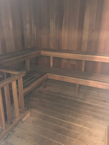 dry sauna - 7801 W 35th Ave