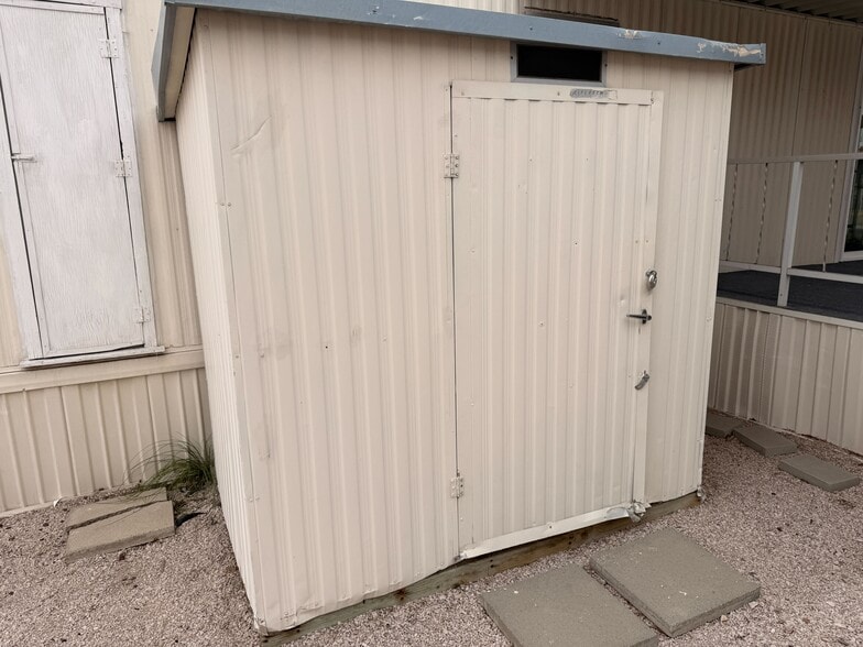 Building Photo - 3601 E Wyoming Ave