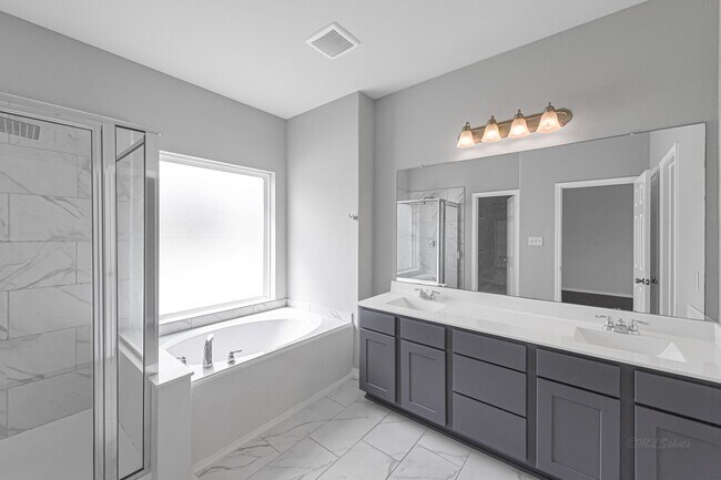 Building Photo - 5462 Grand View Dr