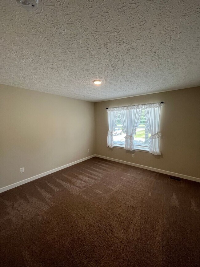 Building Photo - Charming Rural Retreat in Richwood- Fiber Internet Included!