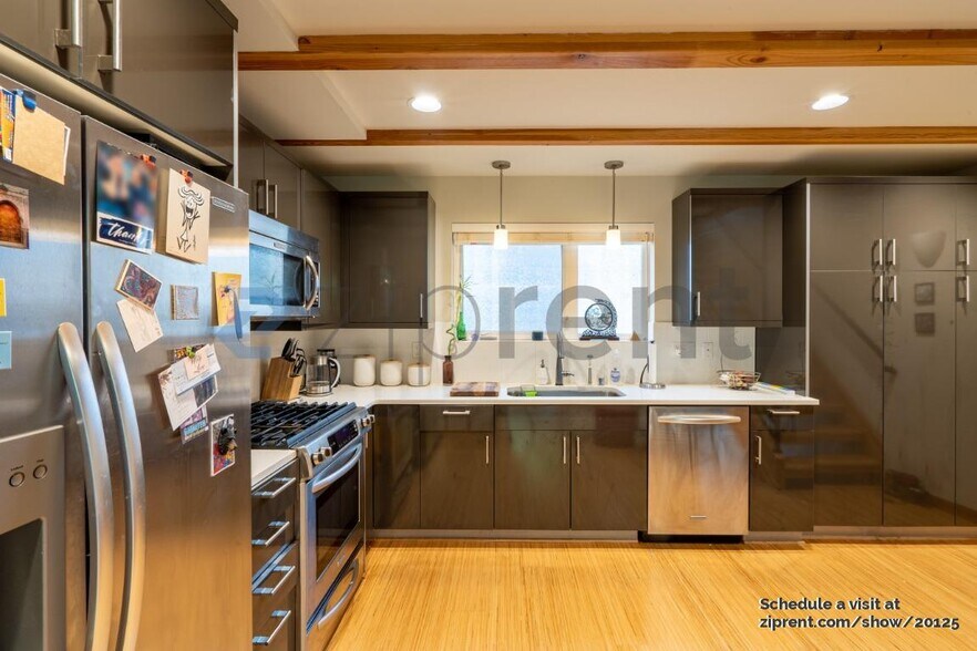 Building Photo - Unit D