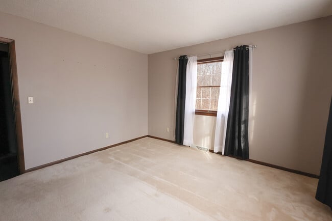 Building Photo - 55 Fairoaks Dr