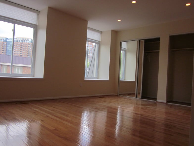 bright natural light - 658 15th St S