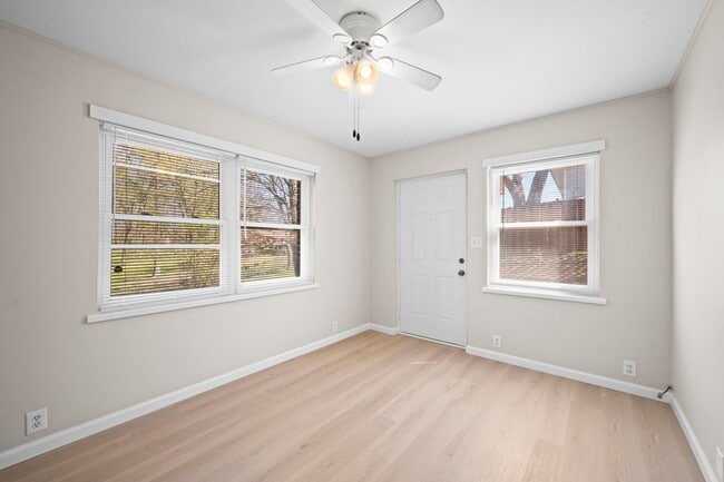 Building Photo - 521 Hawkins Rd