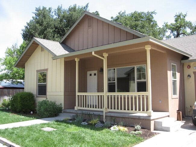 Building Photo - 412 N Cloverdale Blvd