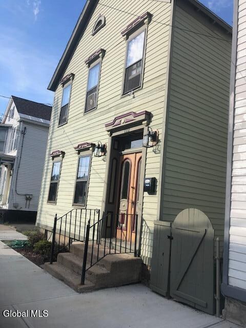 Building Photo - 122 S Ferry St
