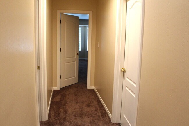 Building Photo - Southwest 5 bed 3 bath home
