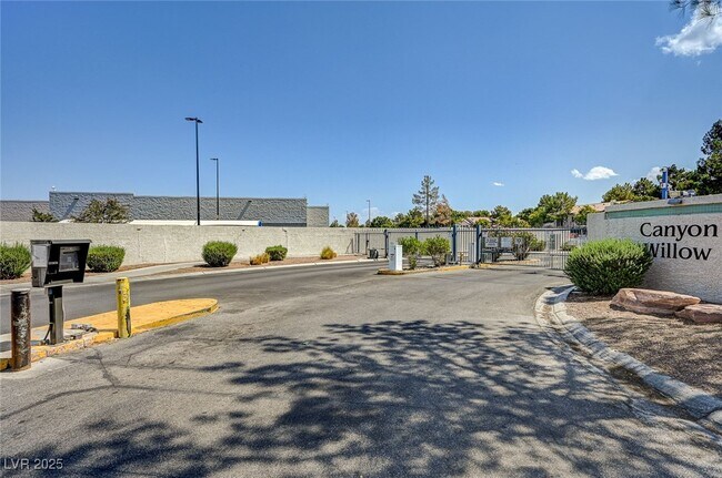 Building Photo - 5216 Mandalay Springs Dr