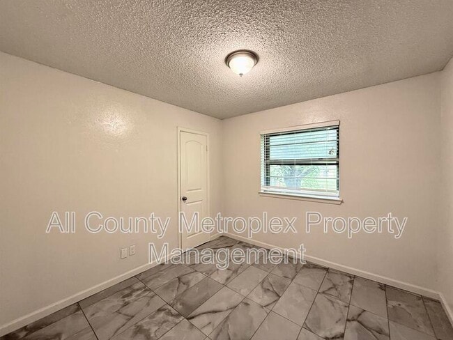 Building Photo - 3400 Chatham Ct