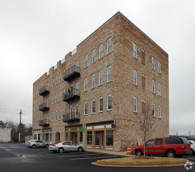 Building Photo - Cumming Station