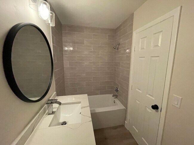 Building Photo - 104 Half Moon Cir