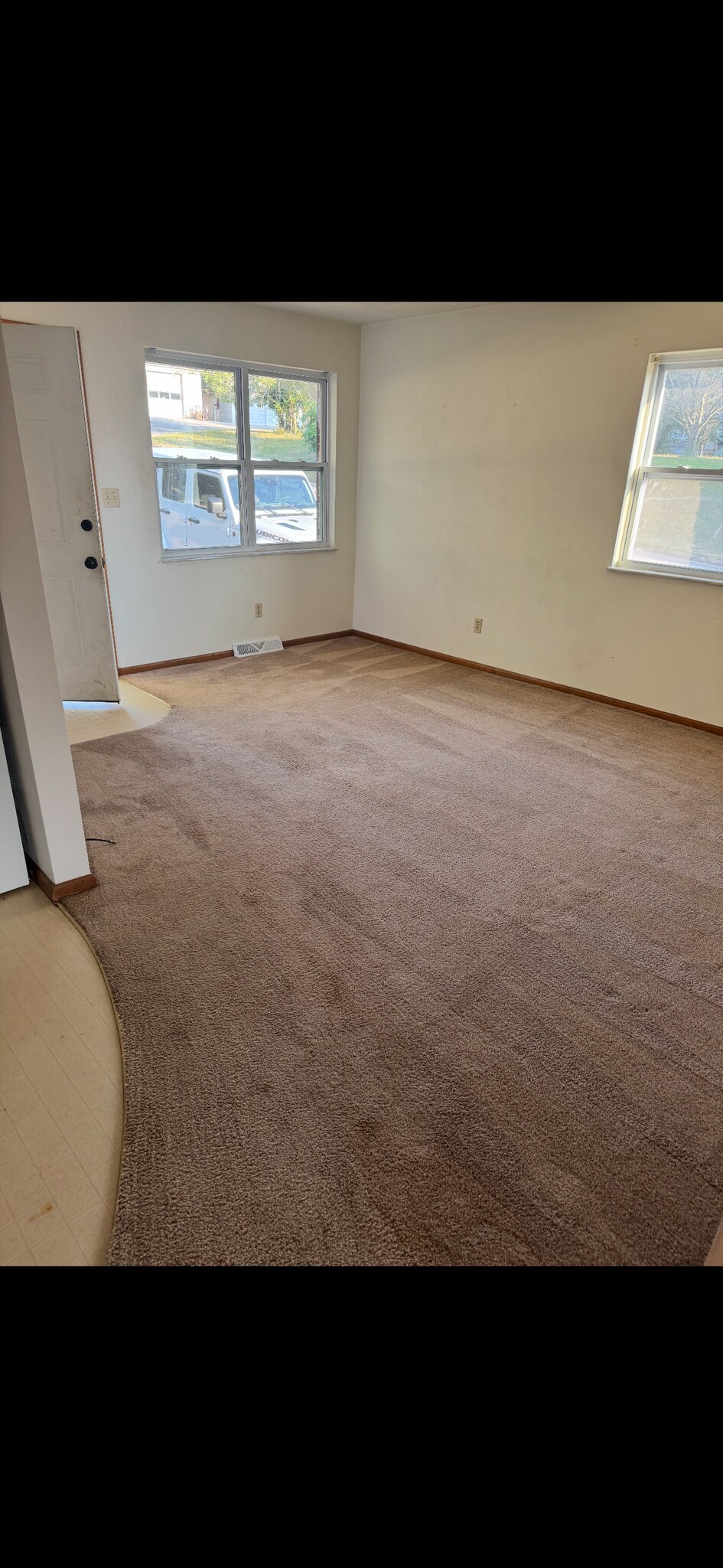 Building Photo - 203 Riverview Dr