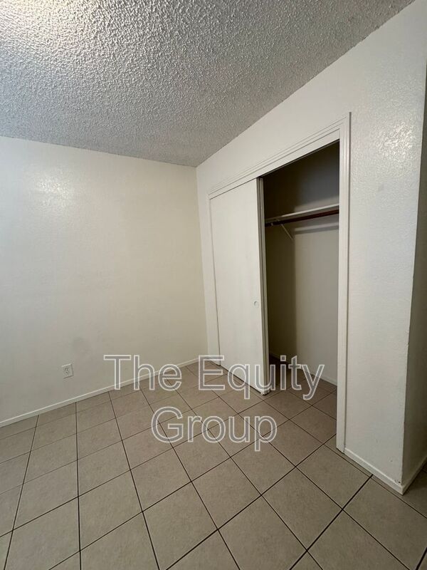 Building Photo - 1042 N Jefferson St