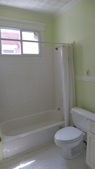 Building Photo - 341 E 28th St