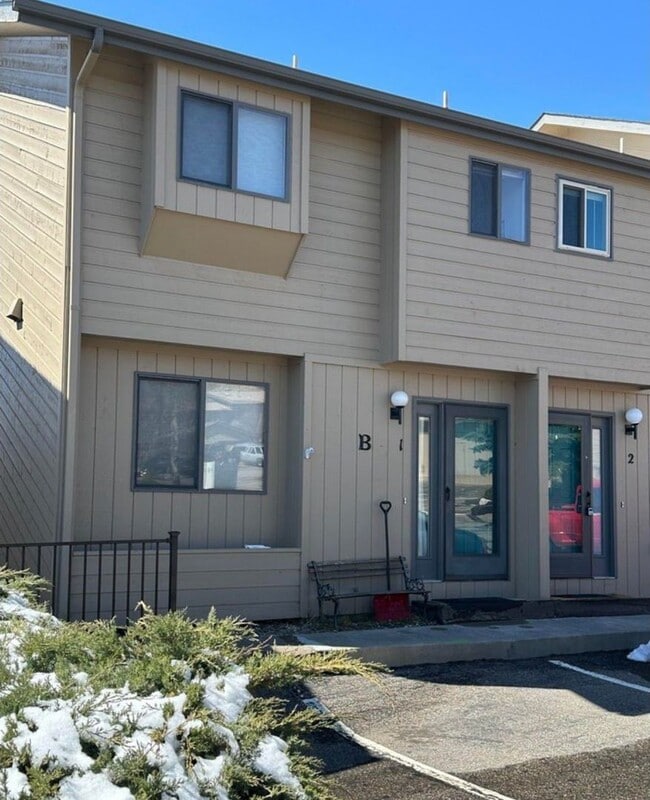 Building Photo - Estes Park Town Home Coming Soon!