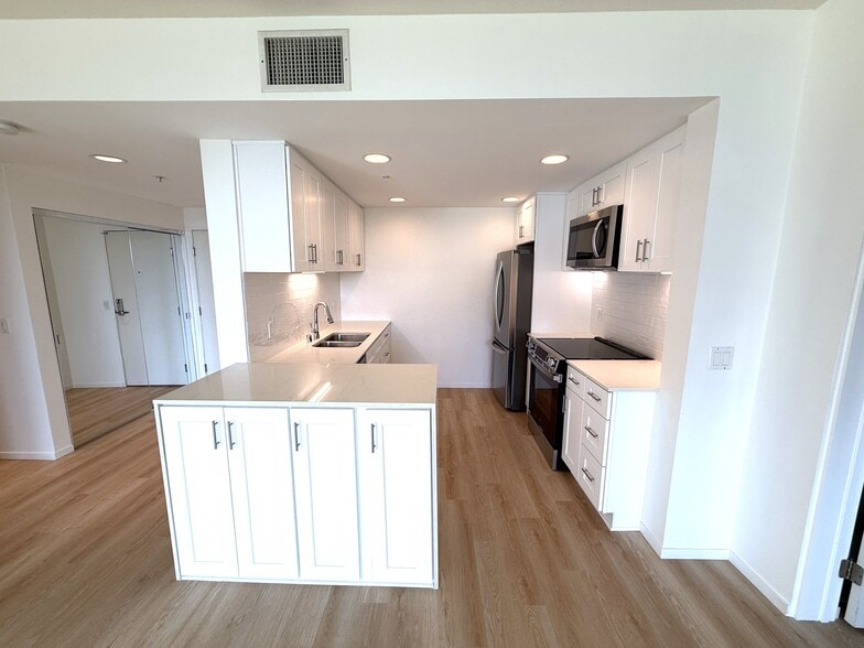 Kitchen - 3100 6th Ave