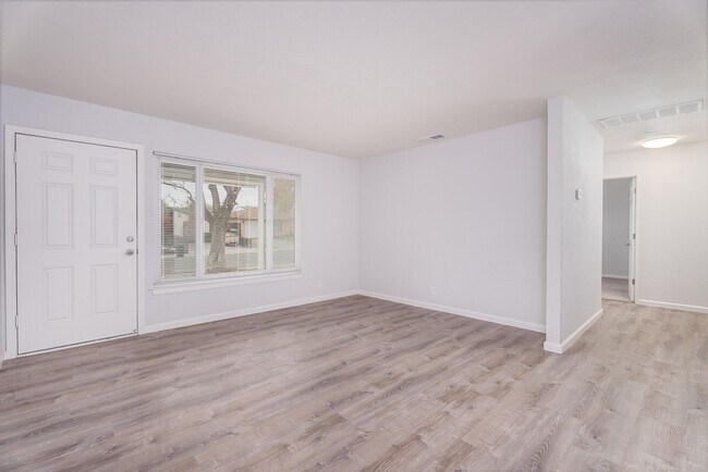 Building Photo - 6037 N Haven Dr