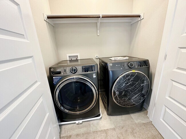 Building Photo - 424 Hortus Dr