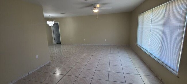 Building Photo - Beautifully Remodeled Home in Poinciana area