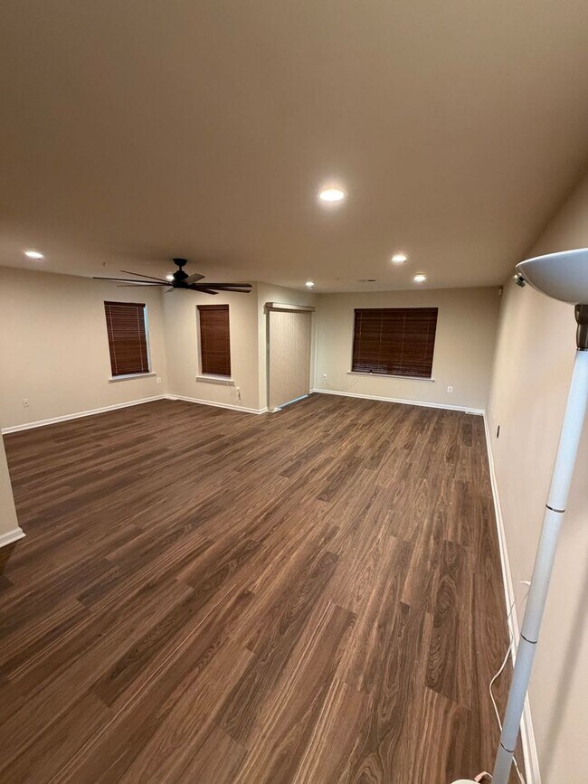 Building Photo - Mockingbird Cr Townhouse Available!!!