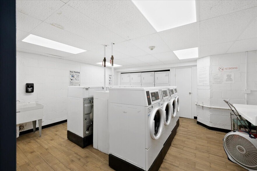 Building Photo - 700 Summer St