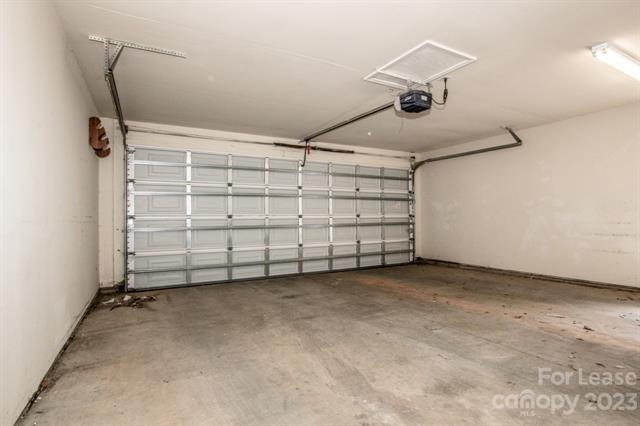 Building Photo - 1031 Central Park Cir