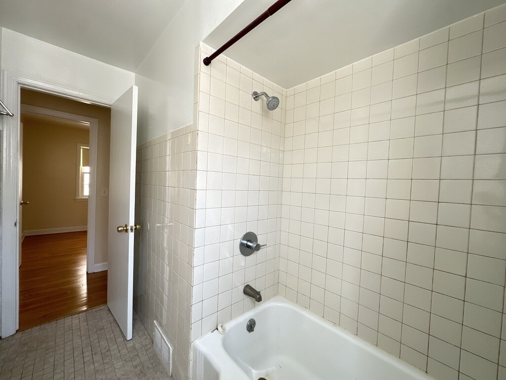 Building Photo - 5534 N Campbell Ave