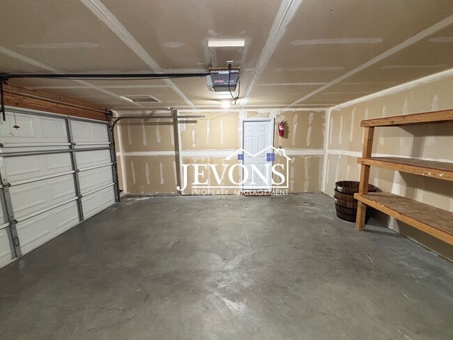 Building Photo - $1,250 Rent Credit - Charming 4-bedroom ho...