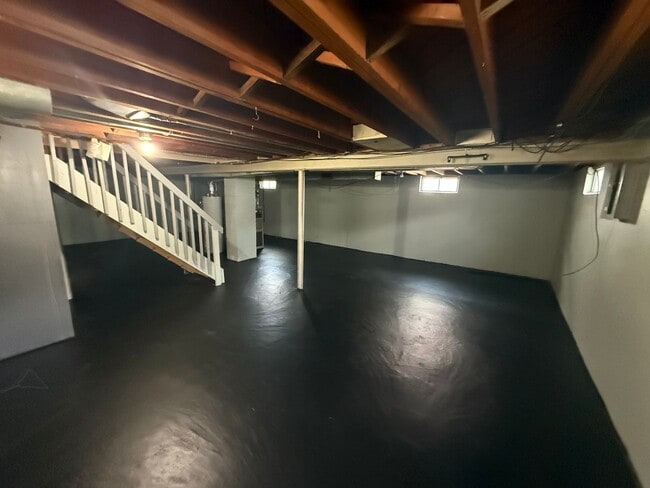 Building Photo - 3 BedroomRanch with a Detached 2 Car Garag...