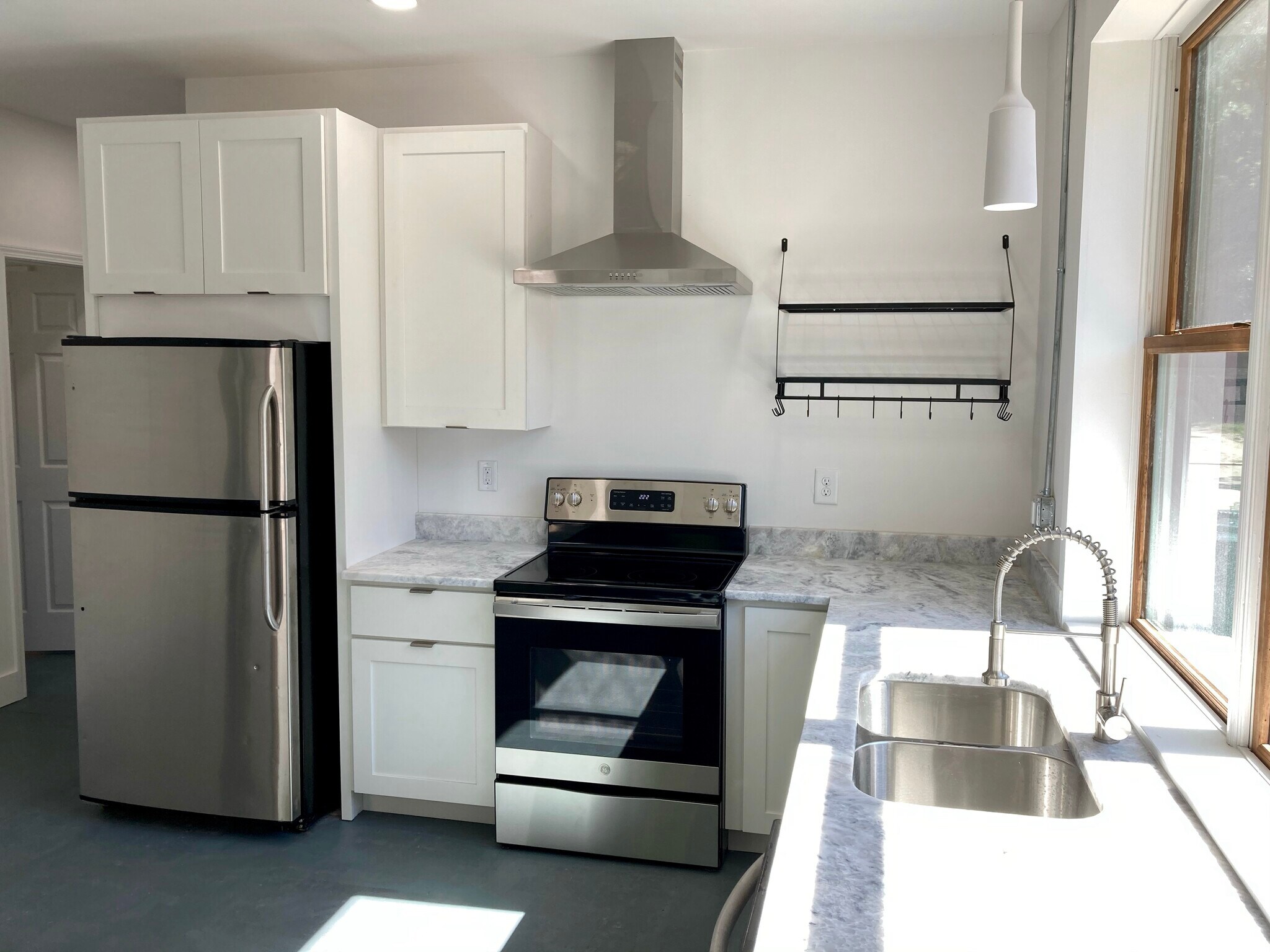 Stainless Steel Appliances, Granite Counters - 1311 Blair St
