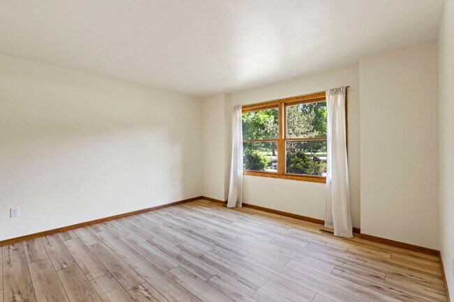 Building Photo - Spacious Home in a Great Location!