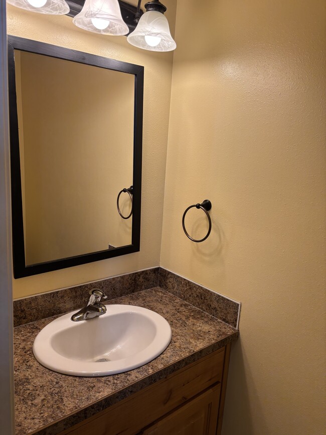 Building Photo - 2075 Mary Dr