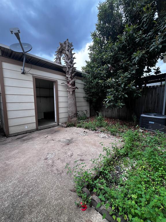 Building Photo - 12933 High Star Dr