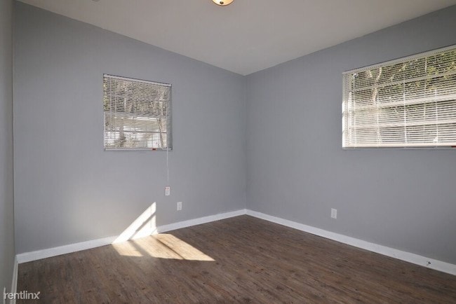 Building Photo - 4 br, 2 bath House - 744 Le Brun Dr