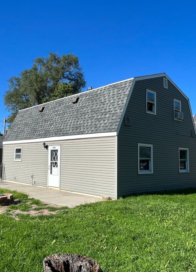 Building Photo - 3401 10th Ave