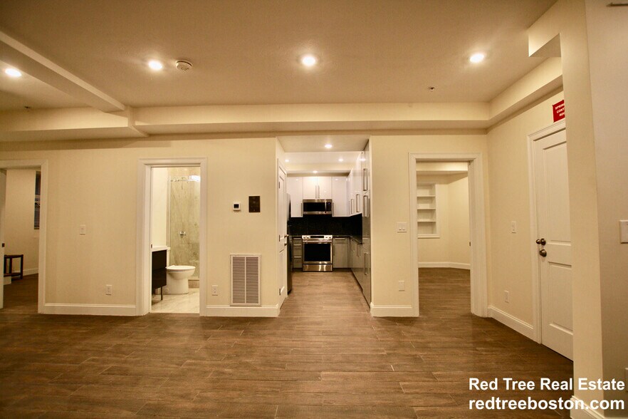 Building Photo - 1675 Beacon St