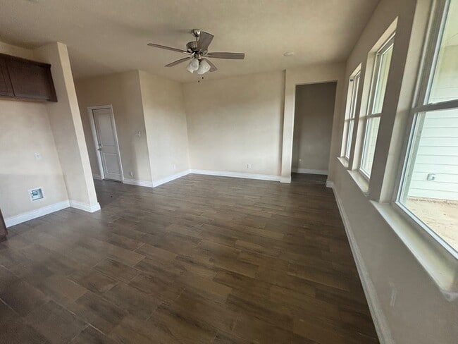 Building Photo - 105 Troubadour Ln