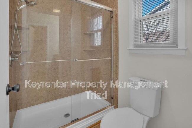 Building Photo - 5110 N Oaks Dr