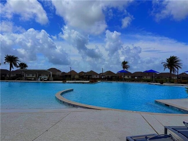 Building Photo - Welcome home to this **beautiful 4-bedroom, 2-bath rental