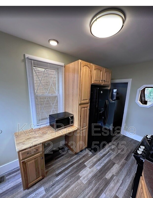 Building Photo - 418 Carl St