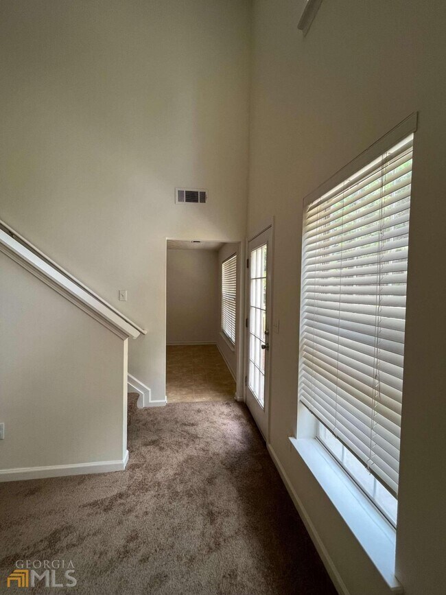 Building Photo - 1320 Gates Cir SE