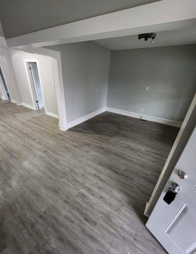 Building Photo - 3 bed 1 bath